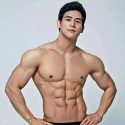 evianguy:  Hawt Asian Stud!