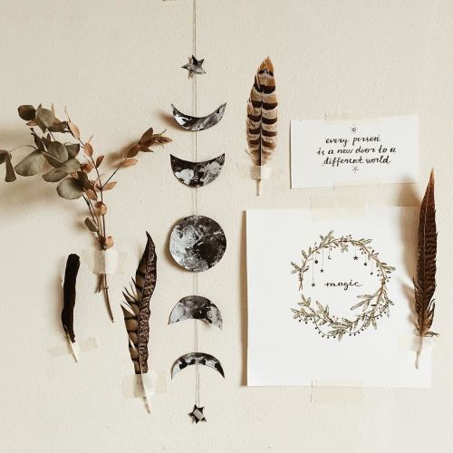 dara-muscat:Autumnal mood board. I also did a DIY how to make this Moon phases garland (super easy) 