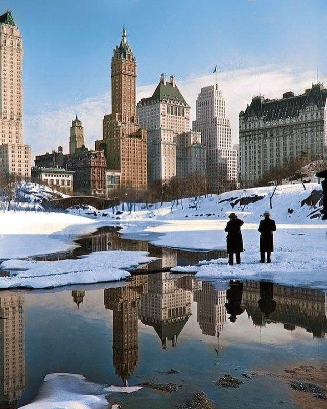 grindhousetheater:A spectacular image of the Savoy and Plaza Hotels reflected on the waters of &ldquo;The Pond&rdquo;. In the center of the image, on the left, we can see the Gapstow Bridge - 1933. [COLORIZED] 📸: Samuel H. Gottscho.