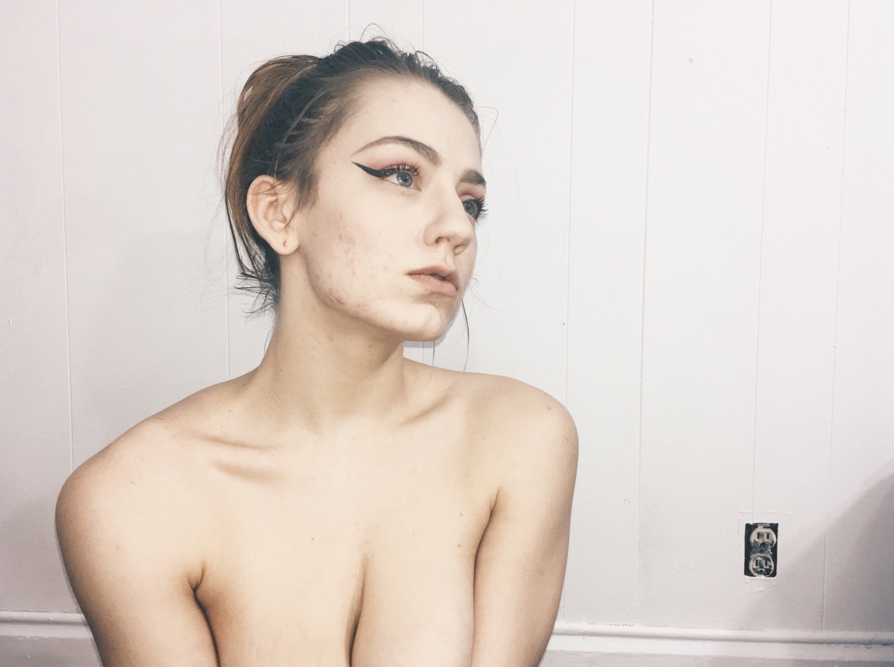 aakari: grimygurl:   psy-faerie:   Flaws  LITTLEMISSELLE.manyvids.com  🖤 please