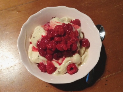 Tonight’s dessert: raw vanilla choc-chunk banana ice cream topped with warmed raspberries. YES.