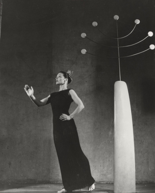 ahoradote: Isamu Noguchi, Pillar with Pink Petals, set element for the Martha Graham production, Dar