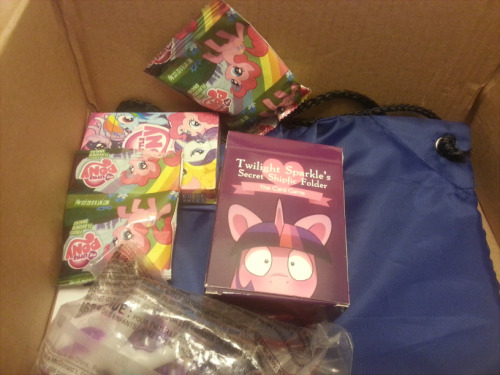 Check out what arrived in the mail today! Thank you so very much, TJ! I’ll draw you the hottest Twidash ever. The TSSSF cards are just awesome! Love the humor on them, can’t wait to actually play it. Thanks a bunch for picking the game up
