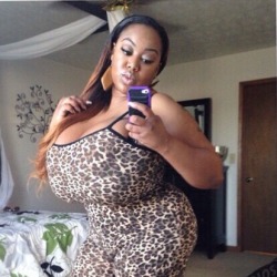 massiveebonynaturalbreasts:  With these natural