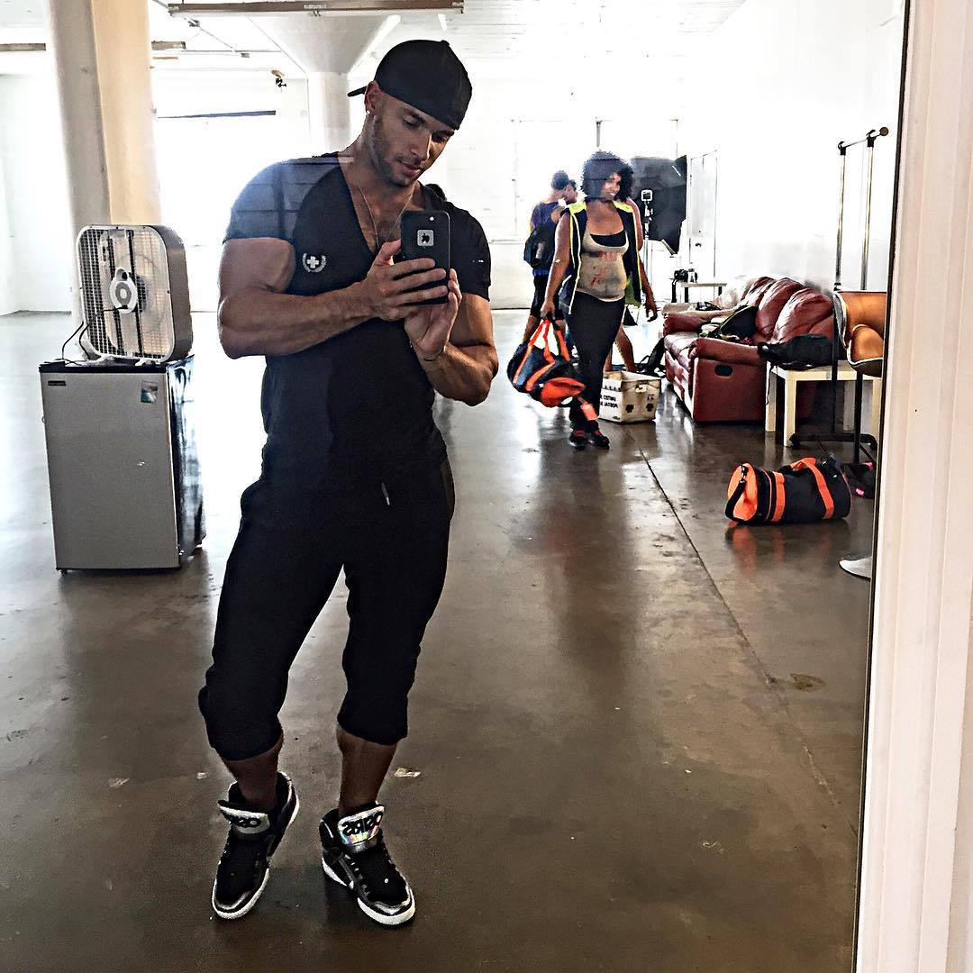 seanzevran:  Had to snap one more selfie as we were wrapping up today. Good mirrors