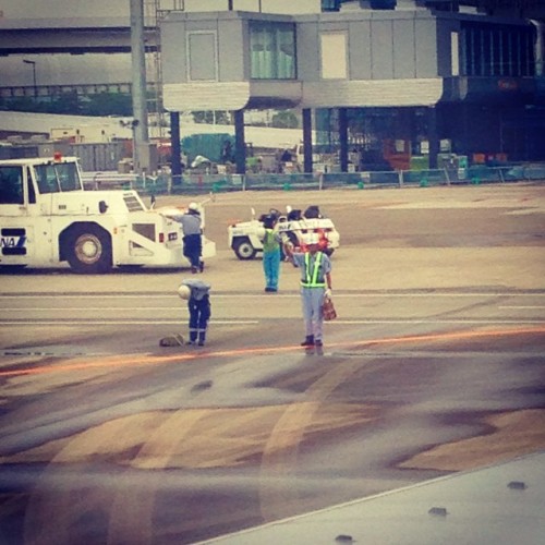 Two bows and a wave to our departing plane in Tokyo. One of my favorite things about Japan. #respect