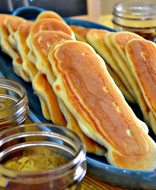 imgonnamakeachange:  luxelashes:  rosaerie:  thecakebar:  Hidden Bacon Pancake Dippers {click link for full tutorial/recipe}  omfg  omg I showed this to my mom and shes actually going to make it for me tomorrow. Praise Jesus.  SWEET JESUS