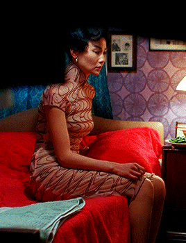sirrogerdeakins:  Maggie Cheung wears a different cheongsam dress in each scene. There were 46 dresses in total, though not all made it to the final cut.    In the Mood for Love I 花樣年華 (2000), dir. Wong Kar-wai    – costume design by  William