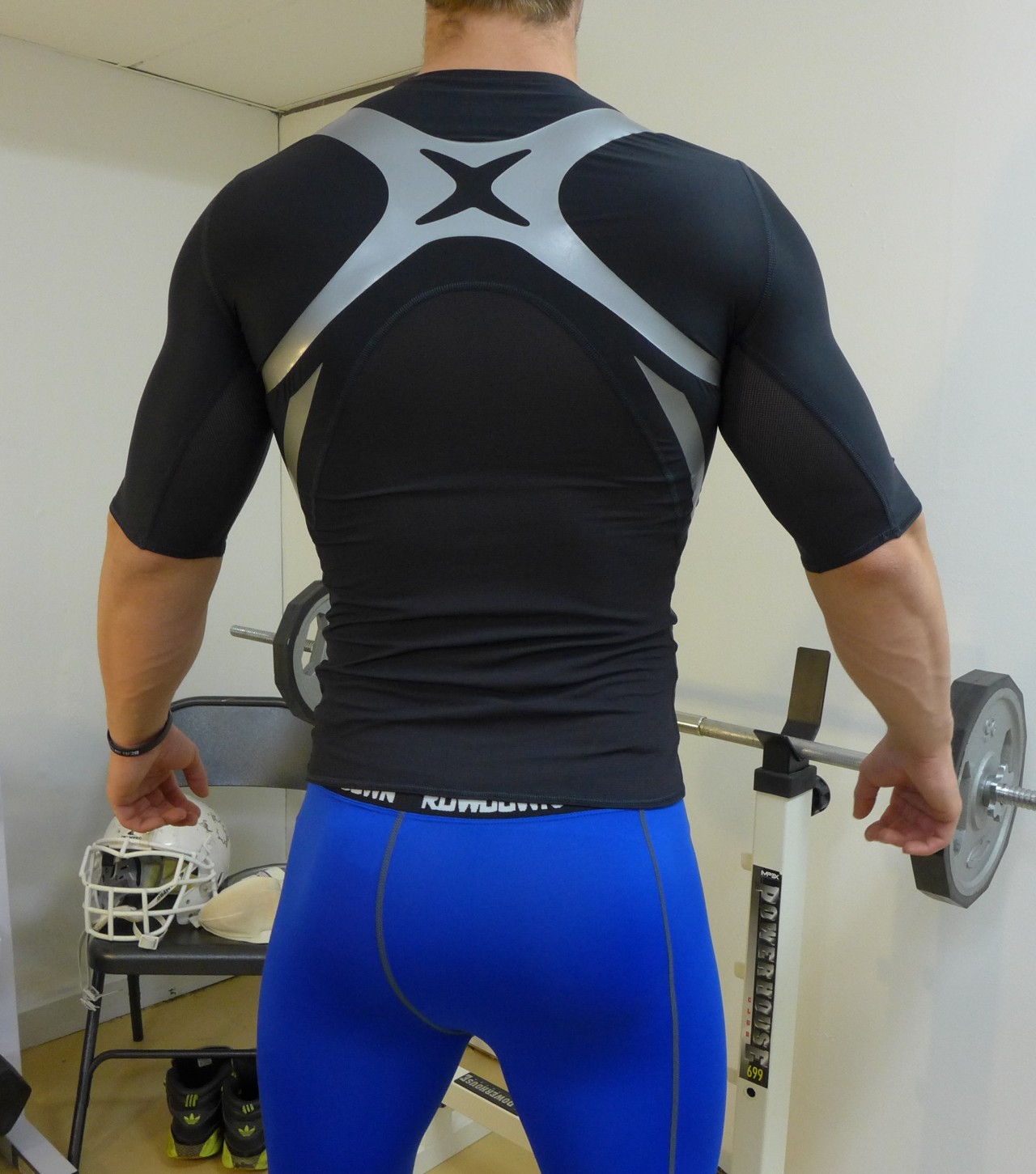 musclebuds:  Tight shirts and tight tights? Check them out on ebay. Please reblog