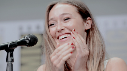 hypnotised42:7,000 people singing happy birthday to Alycia during the Fear The Walking Dead San Dieg