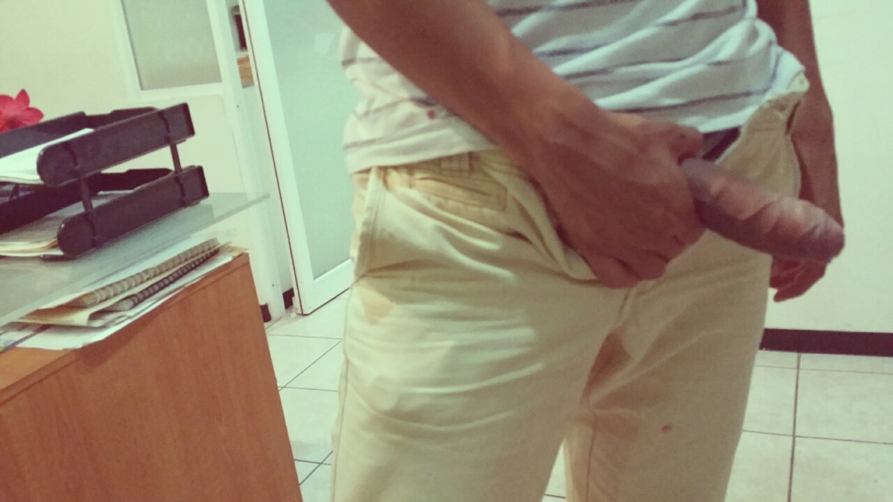 dickntitt:  A day in the office. .