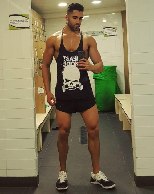 maxwellbarrett:  Wow…😍