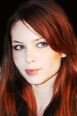 hilaryrph:  Siblings:  Daveigh Chase&Holland Roden 