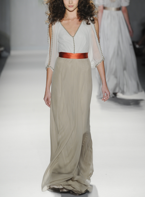 lotrfashion: Jenny Packham There’s something about this dress that I just love.