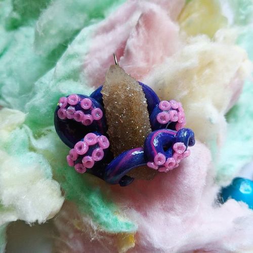 radiant-prism:Shop update! :3 Acquired some Grape Agate which I haven’t had the chance to see in per