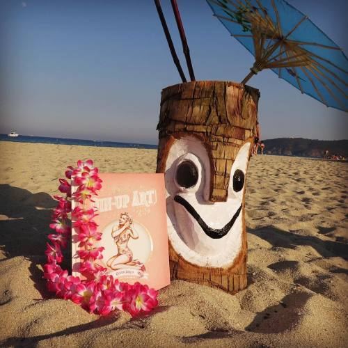 Tiki Bob is wishing you a happy summer !! @mr.fez #tiki #summer #retro #pinup #malysirispinupart #ma