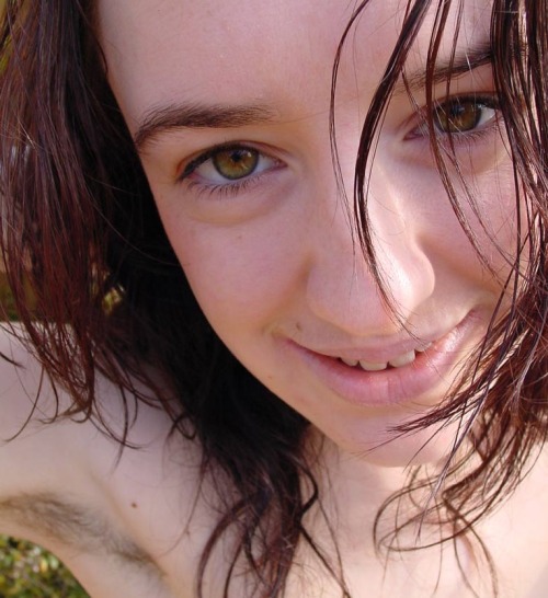 hairy-teeners:  Sabine 19yo selfies 