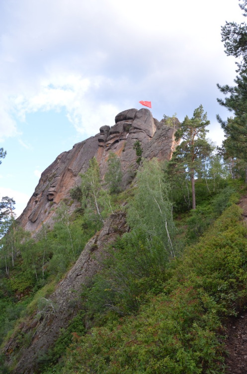 On the way to the Takmak rock.