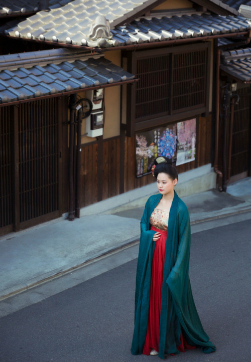 Traditional Chinese hanfu | Location: Japan. Photo by 霜序映画