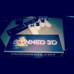 the9thlemon:  She’s here #hoodieboyz #flosstradamus #banned3d