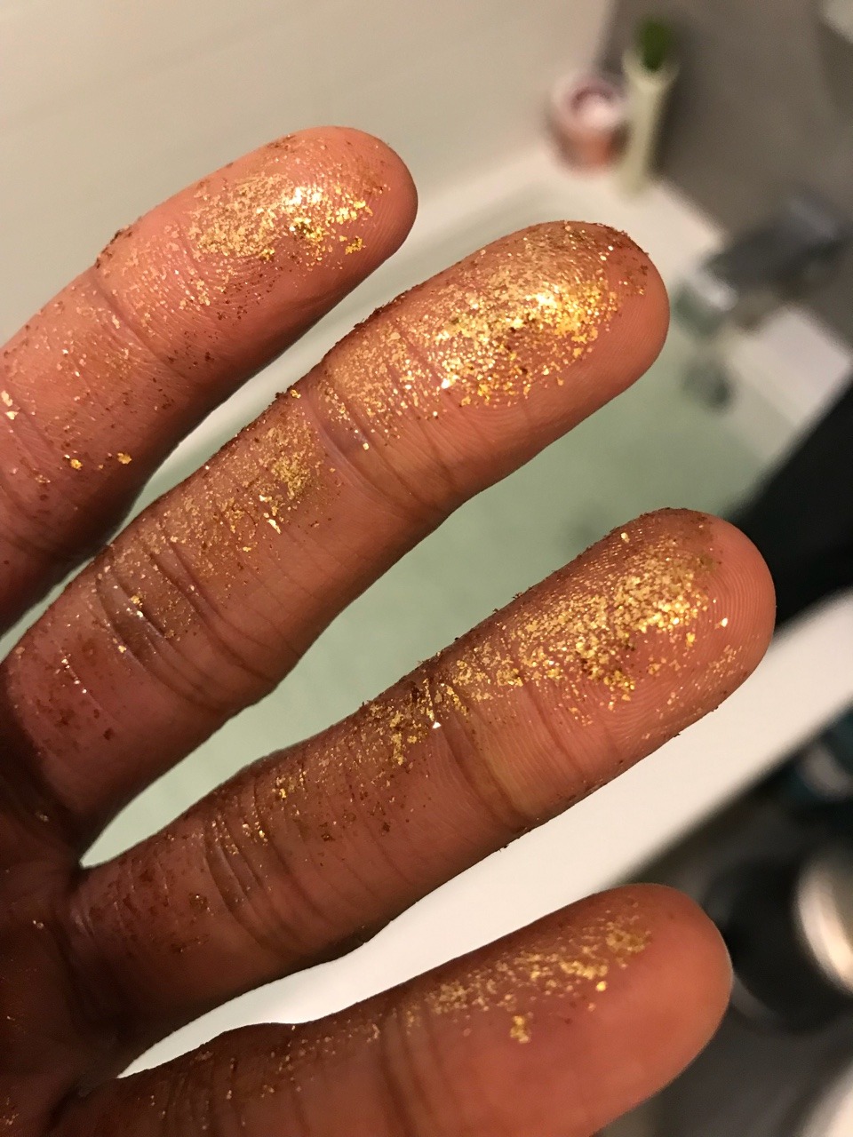 ezraironheart:  Just enjoying some gold 🌙🥂