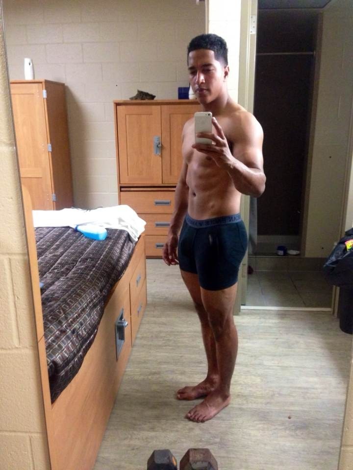 hottiesofthiscentury:  leonrob2041:  blaqbullet:  tastyblkman:  Unexpected goodness