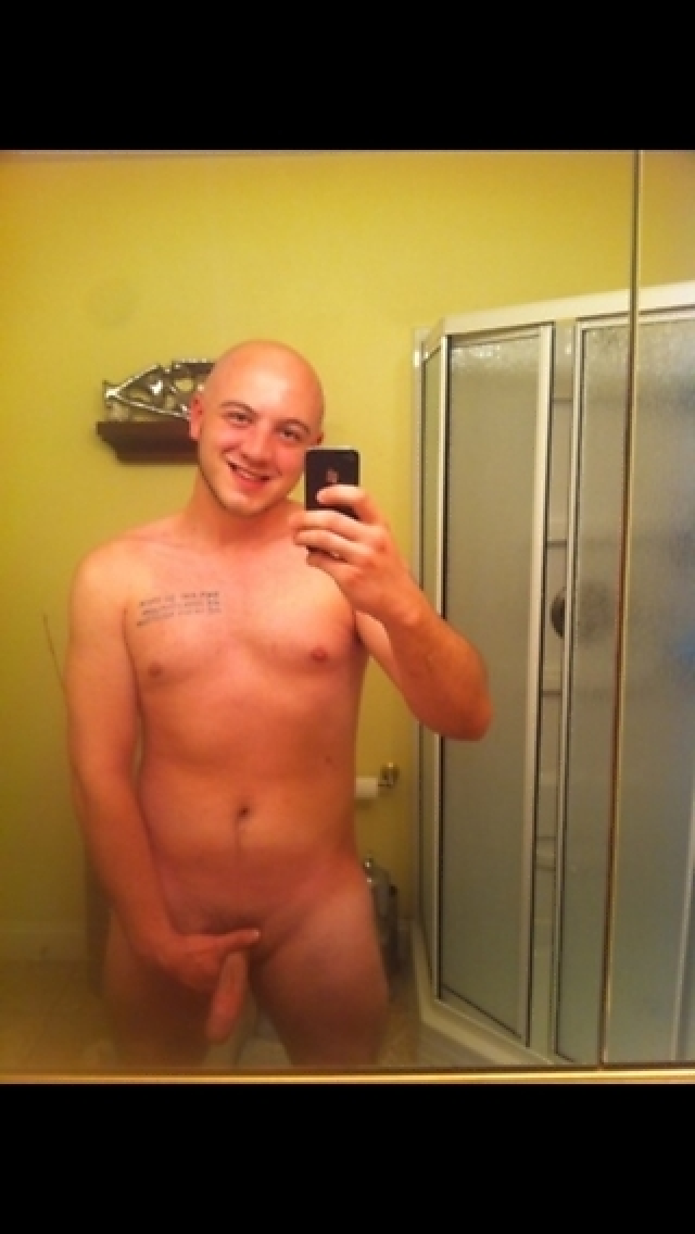 guyswithcellphones:  Rob 24yo from Beverly Cove, MA. getting cleaned up and showing