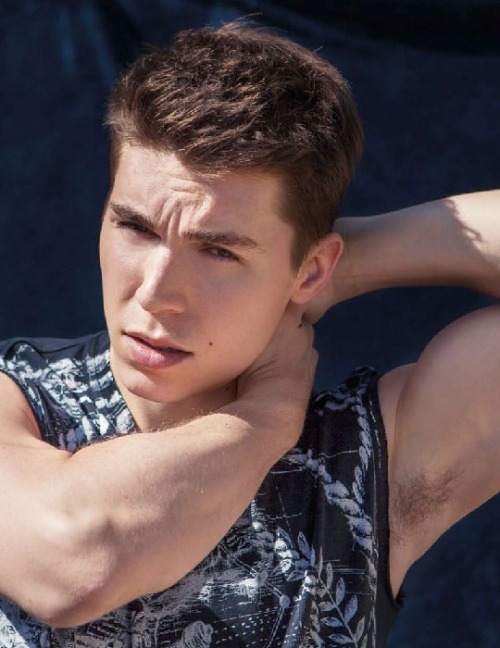 vjbrendan:  http://www.vjbrendan.com/2014/04/nolan-funk-in-da-man-magazine.html 