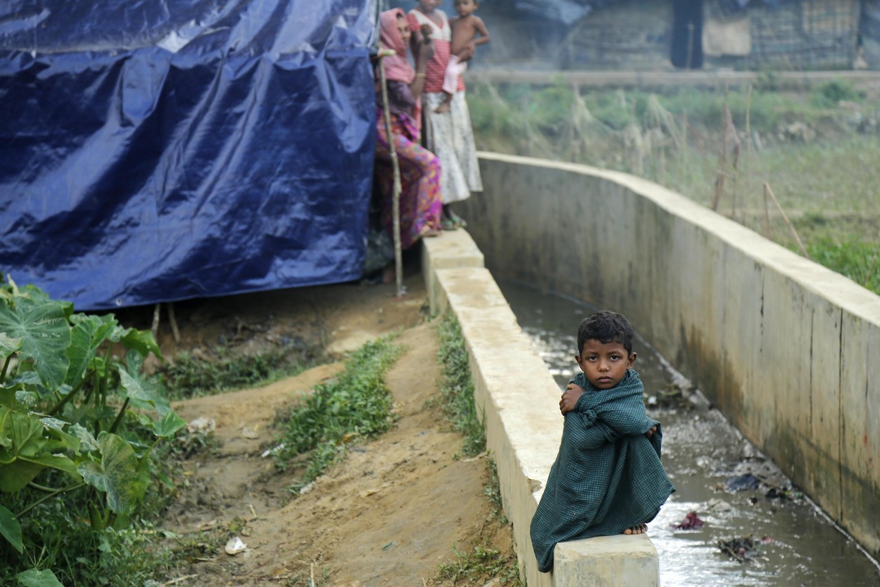 BANGLADESH. Refugiados rohinyás en un campamento temporal en Ukhiya, en Bangladesh. Las autoridades de Bangladesh comenzaron a registrar a los miles de miembros de la comunidad rohinyá que se encuentran en su territorio tras huir de la violencia en...