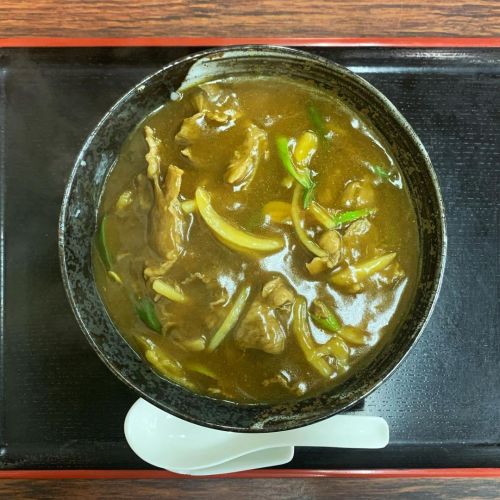 カレー丼 カレーうどん推しのお店のカレー丼 ダシが効いてるけどしっかり辛くていい ソースとの相性もいいね #カレー #丼 #カレー丼 #吉田 (ミズハ食堂) www.instagram