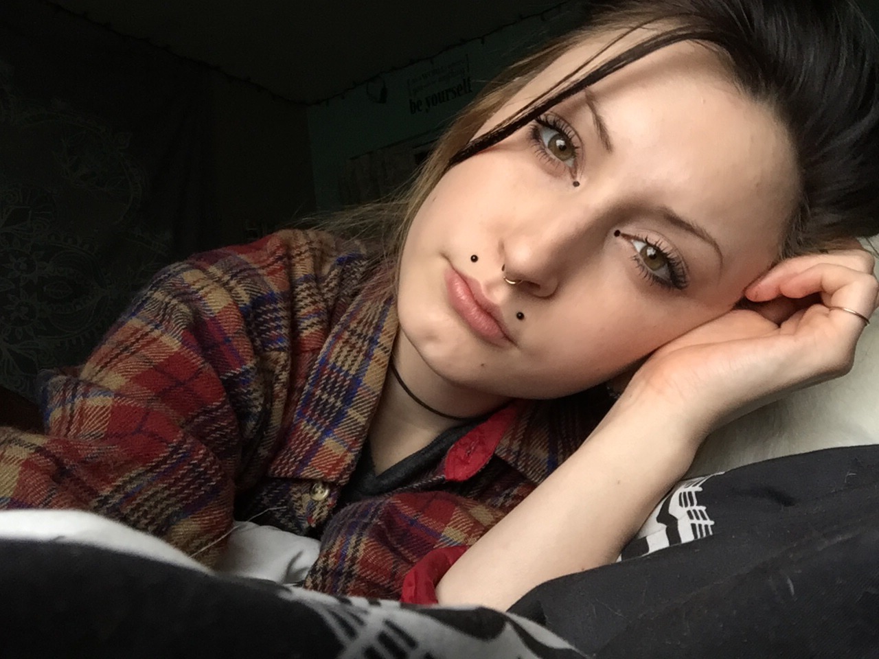-miranda-ann:  • selfies in the roomies room always •