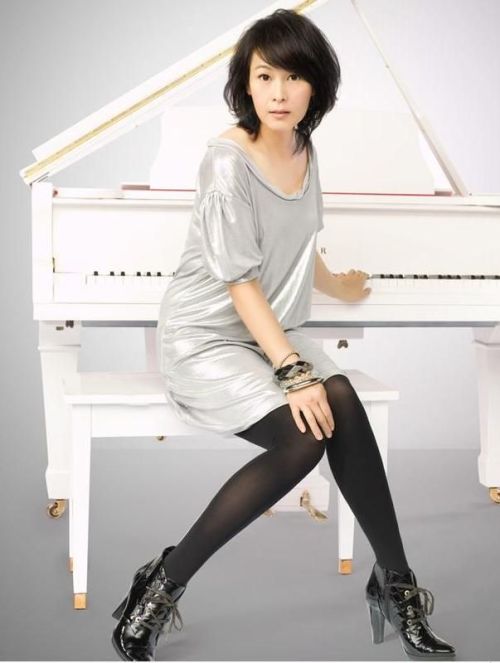 Taiwanese singer/actress Rene Liu adult photos