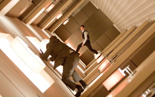owlmylove:  billywilder:  arthanjanharuhar:  riseofthecommonwoodpile:  Did you know? The entire hallway scene in Inception was unscripted. The hallway randomly began spinning around and the actors just went with it.  THAT is one of the many reasons it’s