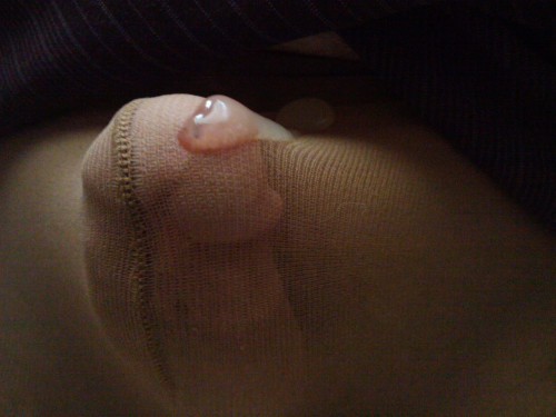 pantyhosecumslut:Cum in my pantyhose!Pretty!!