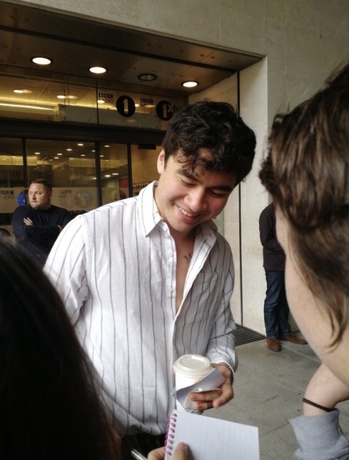 morehood:Calum in this white striped shirt will be the dEATH of mE