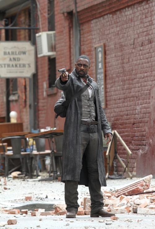 razztazticffn:dailydris:Idris Elba and Jackie Earle Haley on set of “The Dark Tower”Protect the Beam