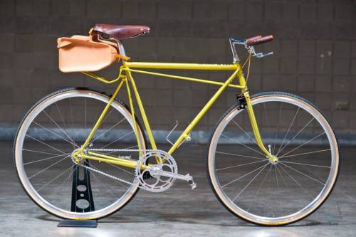 gimmieabike: prociclo:  Brad Quartuccio Urban Velo. Source: Cebu Vintage Bicycle Club  you can’t loo