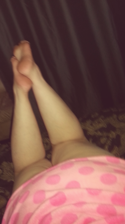 thenewbojay:  pixie-bitch75:  Fresh out of the shower… soft n smelling of French Lavender & Honey💋 💜kisses,pixie💜  Gwaaaaaaaad!  Excellent
