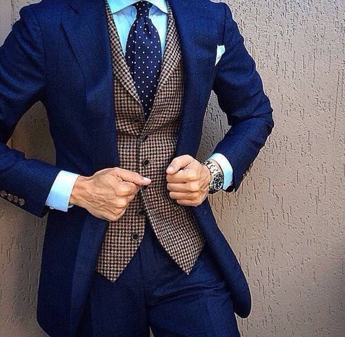 suitupweird:  www.suitupweird.comwww.instagram.com/suitupweird