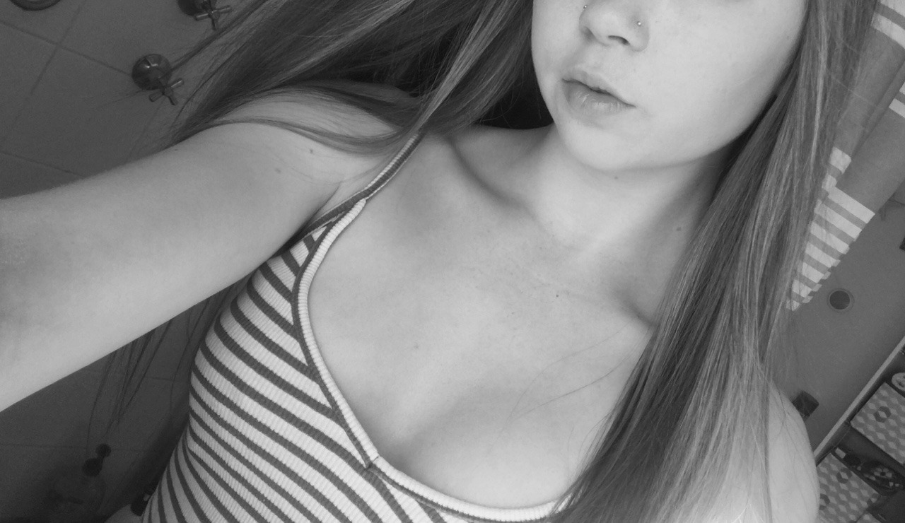 xsvanilla:crop tops are my favourite 💖