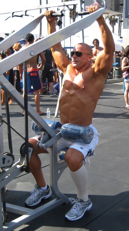 insidethelockerroom:  Bald Muscle Stud