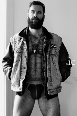 barebearx:  ~~~PLEASE FOLLOW ME ** ~ ♂♂ OVER 33,500 FOLLOWERS~~~~~~ http://barebearx.tumblr.com/ **for HAIRY men &amp; SEXY men** http://manpiss.tumblr.com/ **for MANPISS FUN **                   ~~~~~~~~~~~~~~~~~~~~~~~~~~~~~~~~~~  No pants