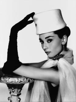 audreyandmarilyn: Audrey Hepburn photographed