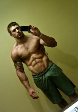 jocksbearsandgeeks:  jocksbearsandgeeks  Celebrating over 10,000 followers.  Bod, face and package!