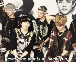 chenchenthedancingmachine:kyungsol-deactivated20210104:Kyungsoo explaining why baekhyun is funnyThat