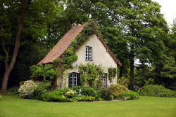 bluepueblo:  Fairytale Cottage, Wiltshire,