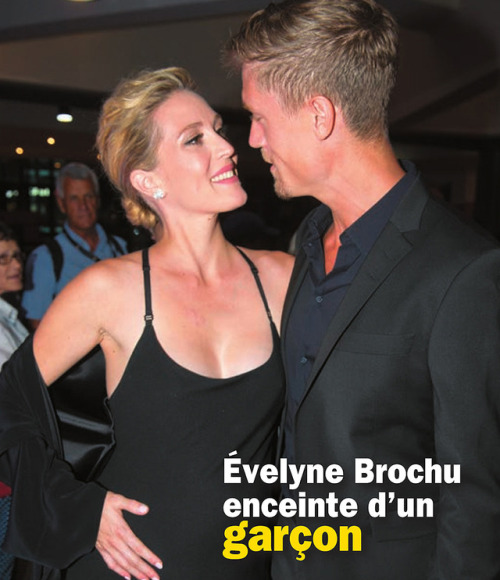  Evelyne Brochu pregnant with a boyActress Evelyne Brochu was resplendent at the Gémeaux Awards Gala