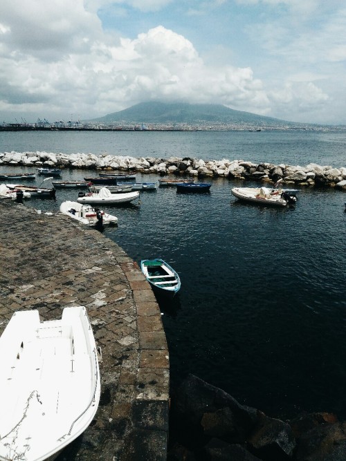 nonmoriremomai:Naples, Italy.