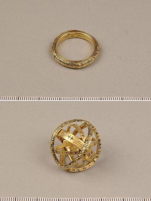 hairasuntouchedaspartoftheamazon: sixpenceee:  16th century ring that unfolds into an astronomical sphere This is called an  armillary sphere ring    WANT 