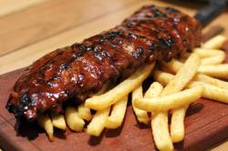 yummyfoooooood:  BBQ Ribs &amp; Fries